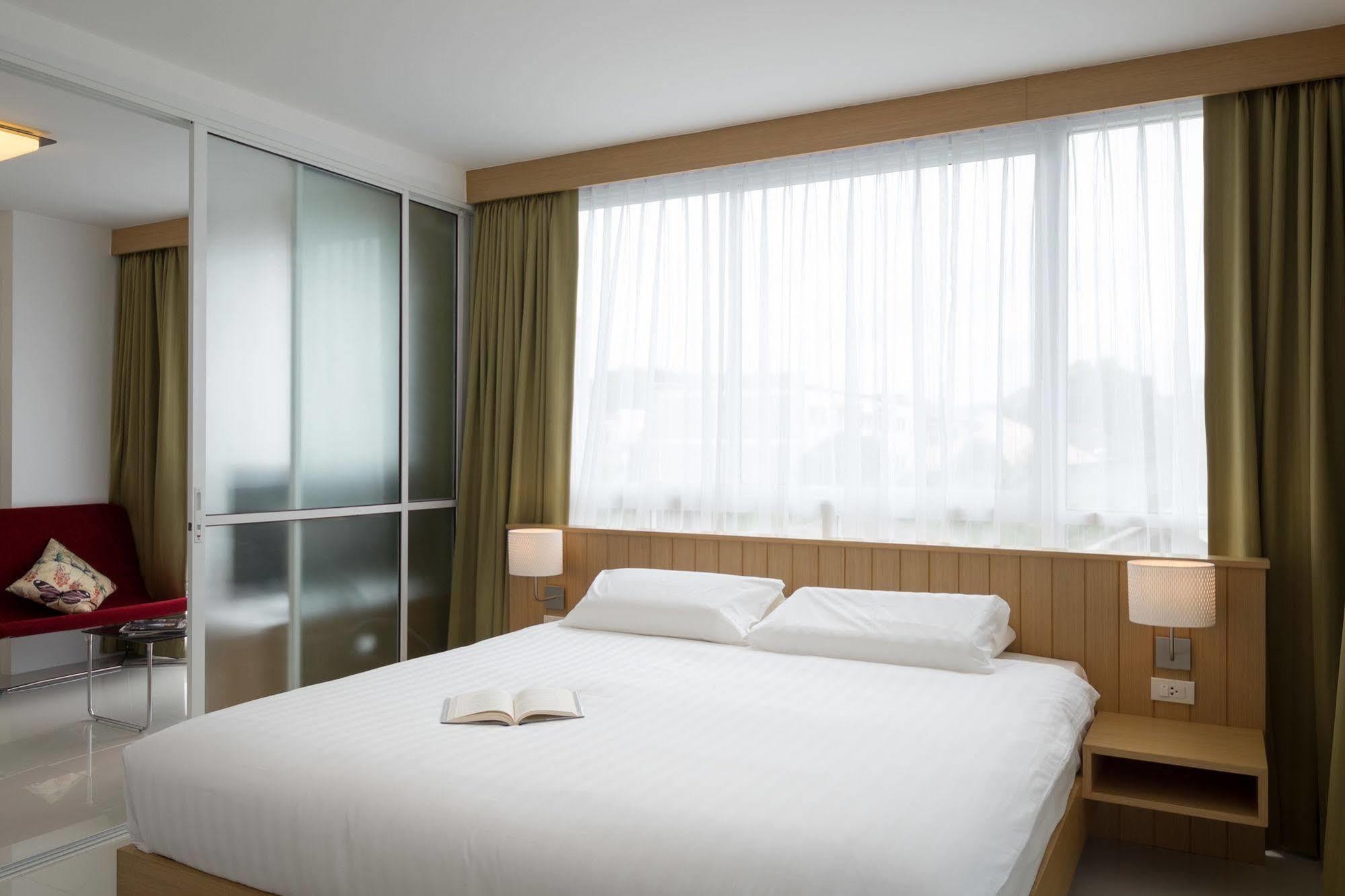 Modern Thai Suites Phuket Eksteriør billede