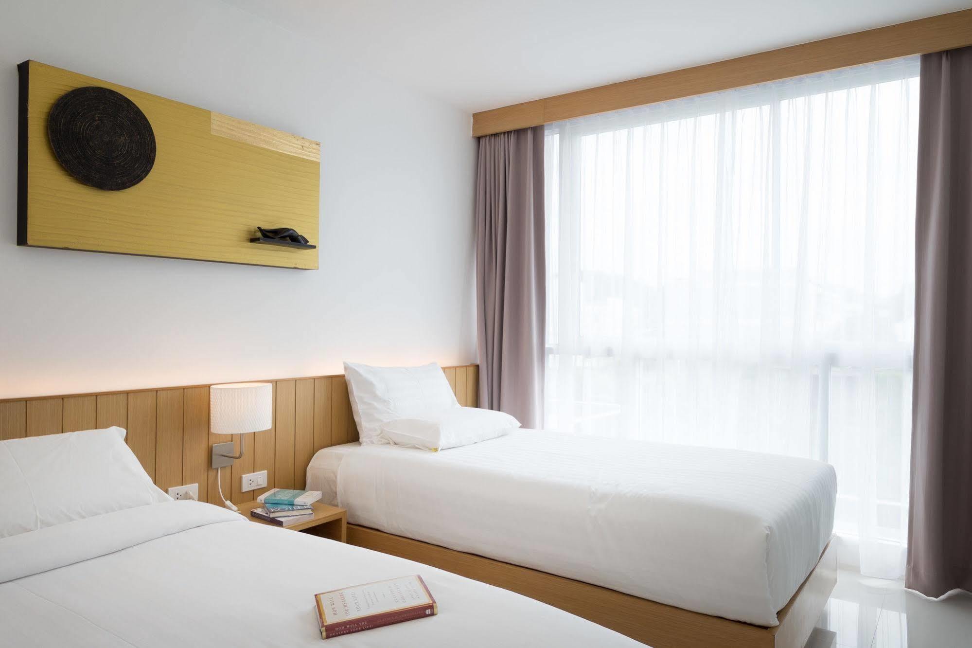 Modern Thai Suites Phuket Eksteriør billede